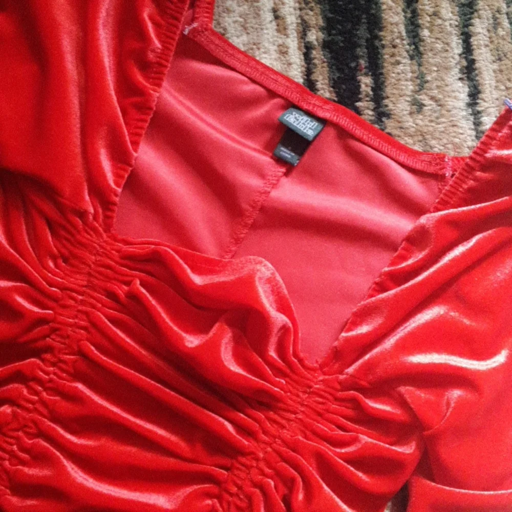 Gorgeous red dress - Picture 5 of 10